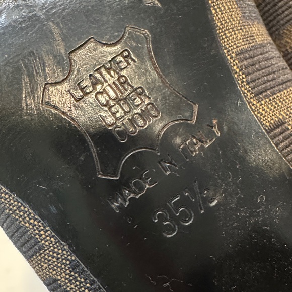 Authentic Fendi shoes - Picture 9 of 10